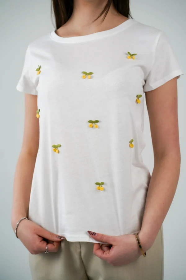 T-Shirt Ciliegie con Foglie