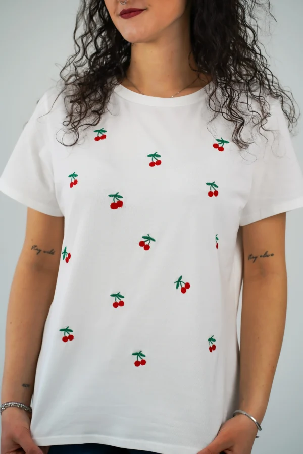 T-Shirt Ciliegie Ricamate - immagine 2