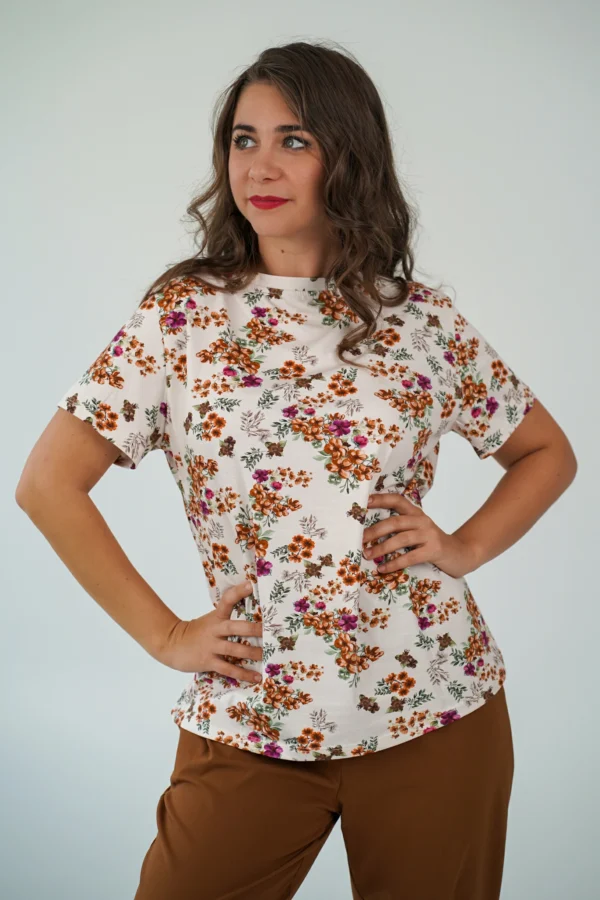 T-Shirt Chelsea - Fiori Ciclamino e Aragosta - immagine 2