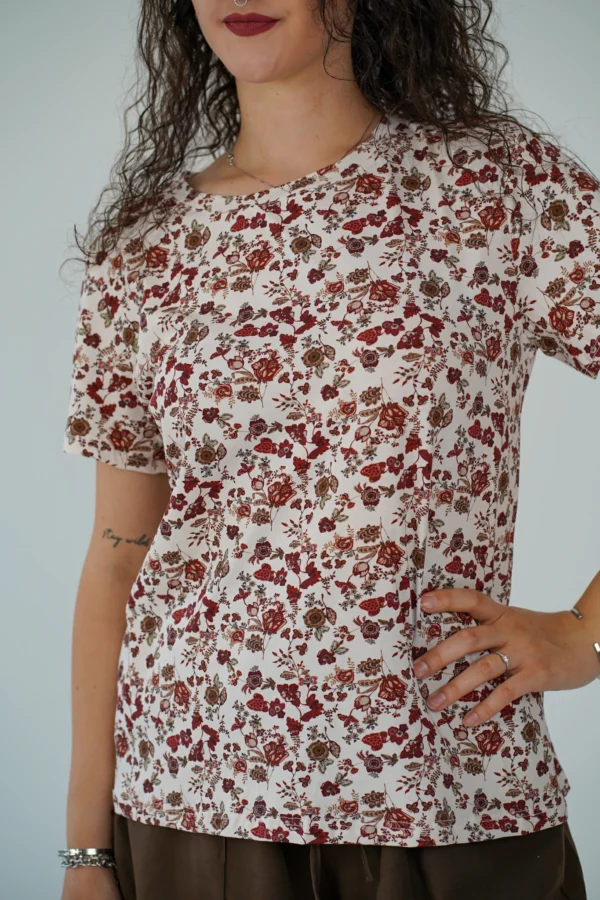T-Shirt Florence - Fiori Bordeaux - immagine 3