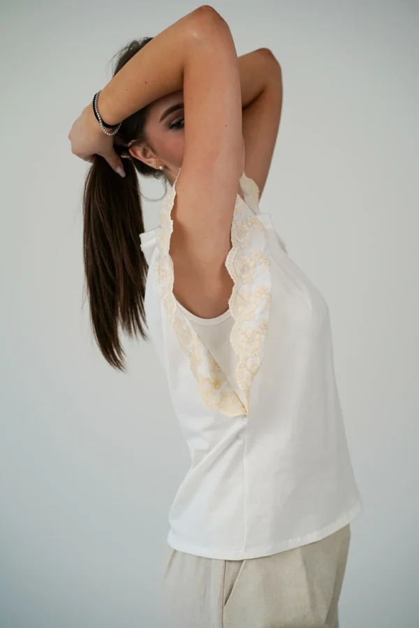 T-Shirt Manichetta Ricamata - immagine 5